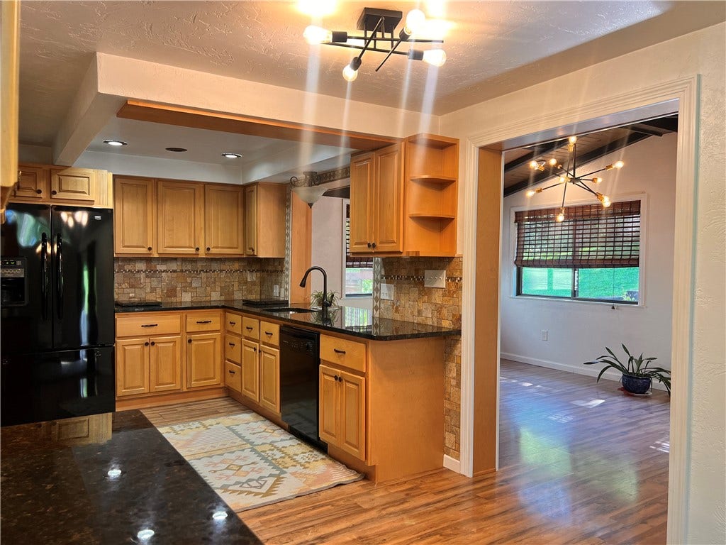 306 Black Walnut Dr, Greensburg, PA 15601