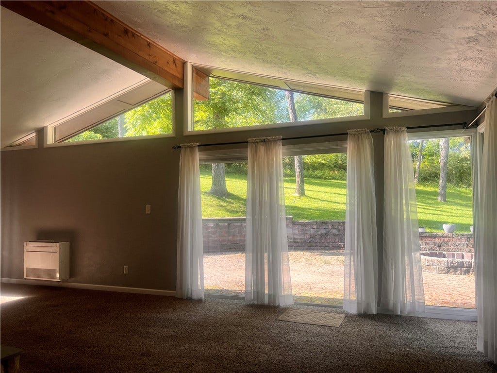 306 Black Walnut Dr, Greensburg, PA 15601
