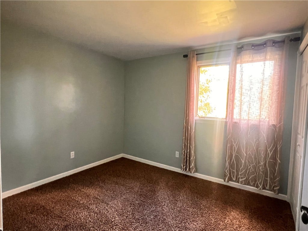 306 Black Walnut Dr, Greensburg, PA 15601