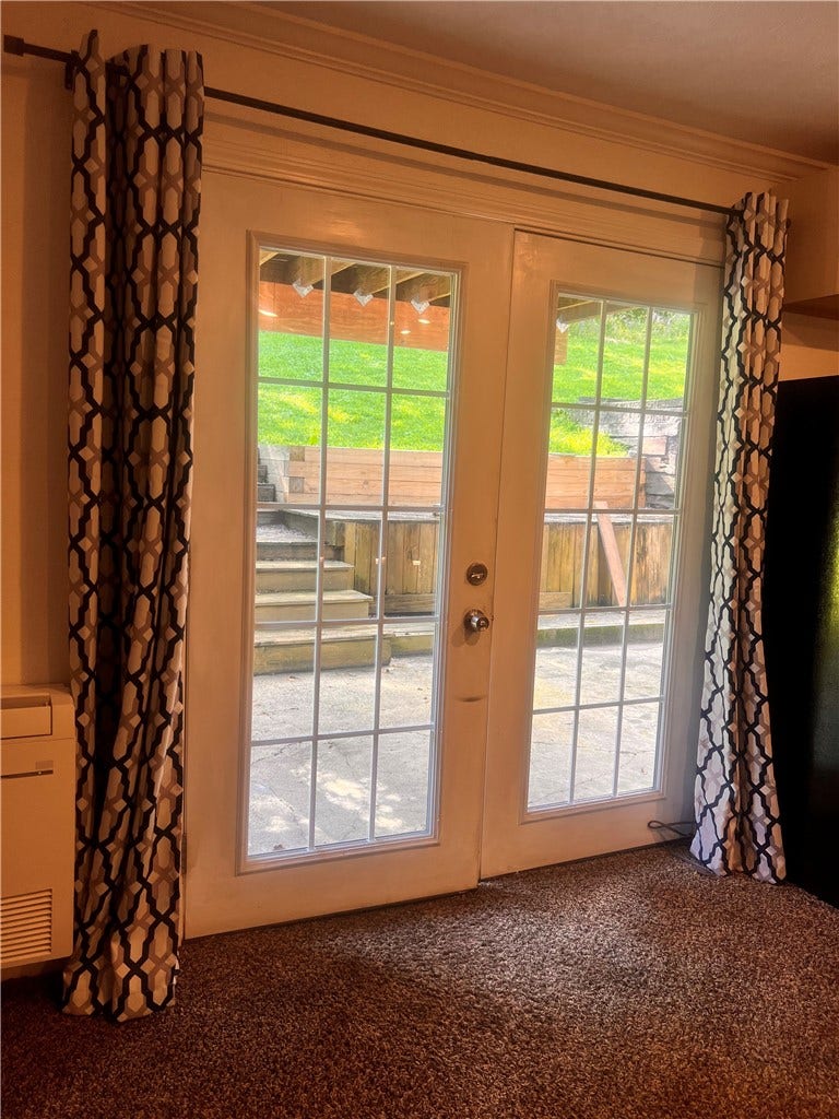 306 Black Walnut Dr, Greensburg, PA 15601