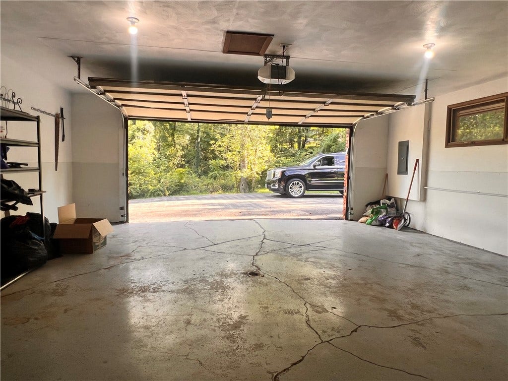 306 Black Walnut Dr, Greensburg, PA 15601