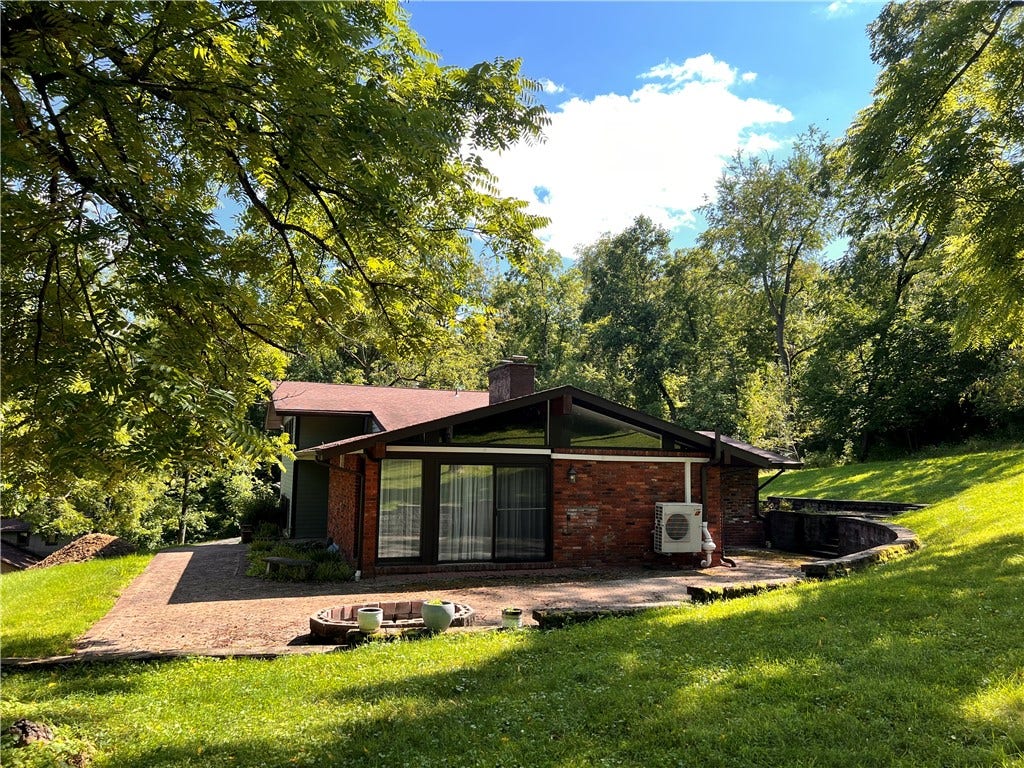 306 Black Walnut Dr, Greensburg, PA 15601