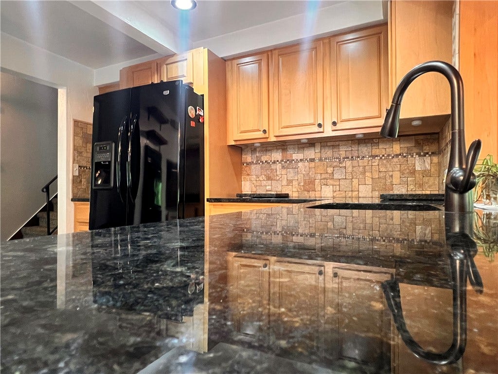 306 Black Walnut Dr, Greensburg, PA 15601
