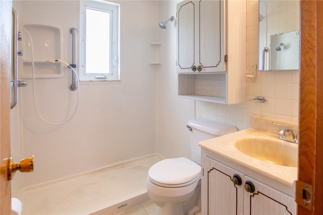 22 Levin Dr, Jeannette, PA 15644