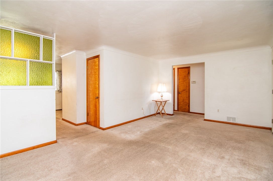 22 Levin Dr, Jeannette, PA 15644