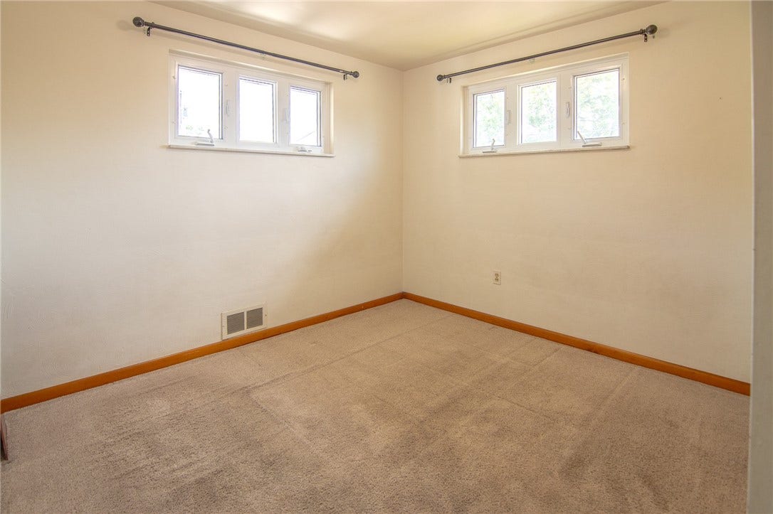 22 Levin Dr, Jeannette, PA 15644