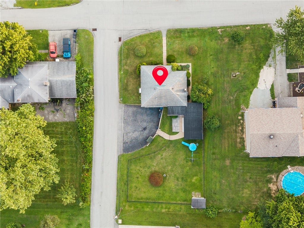 22 Levin Dr, Jeannette, PA 15644