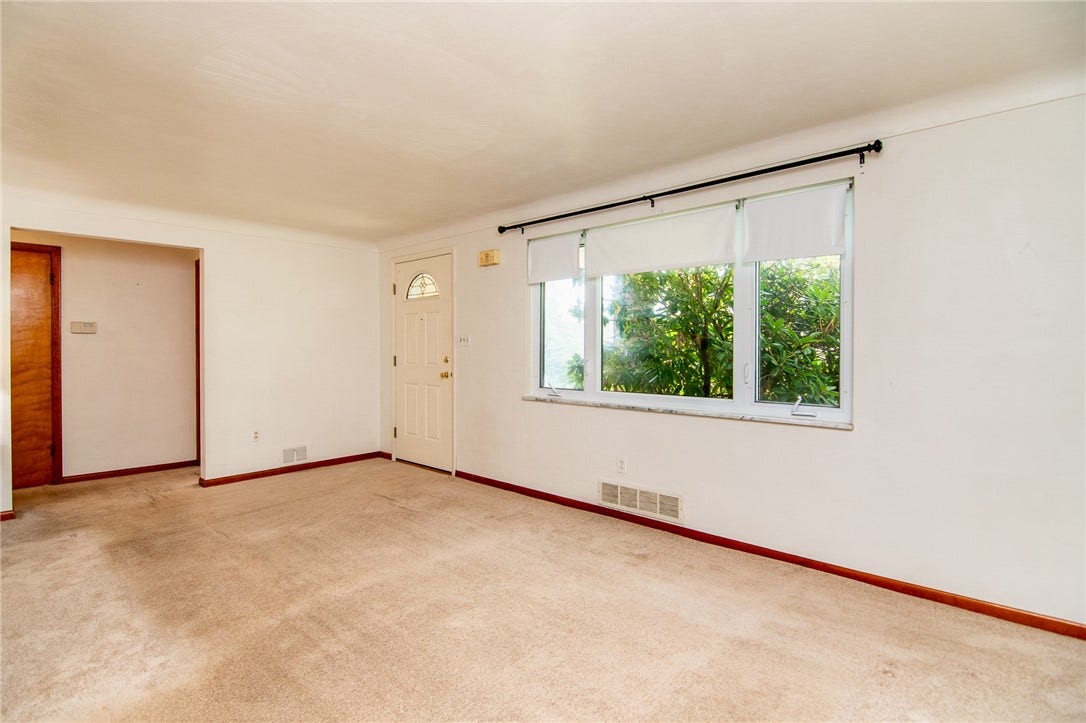 22 Levin Dr, Jeannette, PA 15644