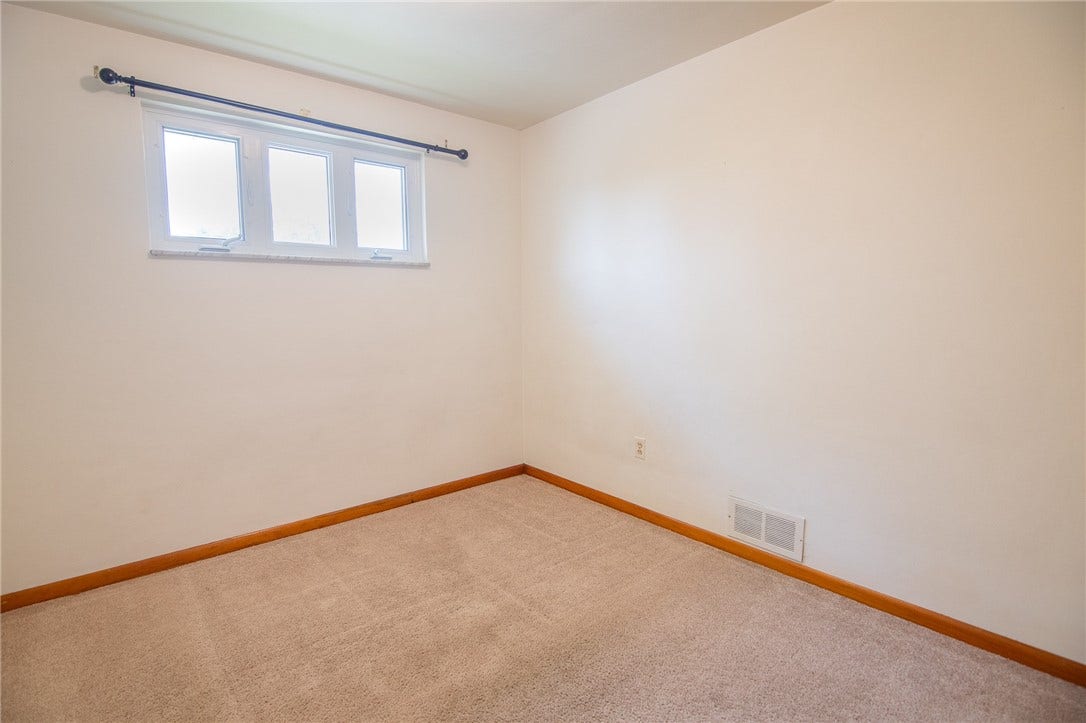 22 Levin Dr, Jeannette, PA 15644