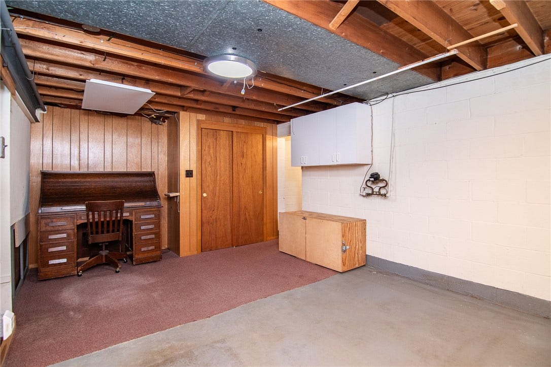 22 Levin Dr, Jeannette, PA 15644