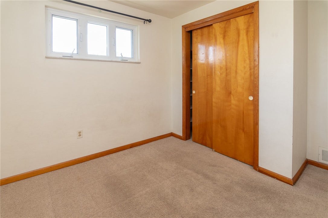 22 Levin Dr, Jeannette, PA 15644