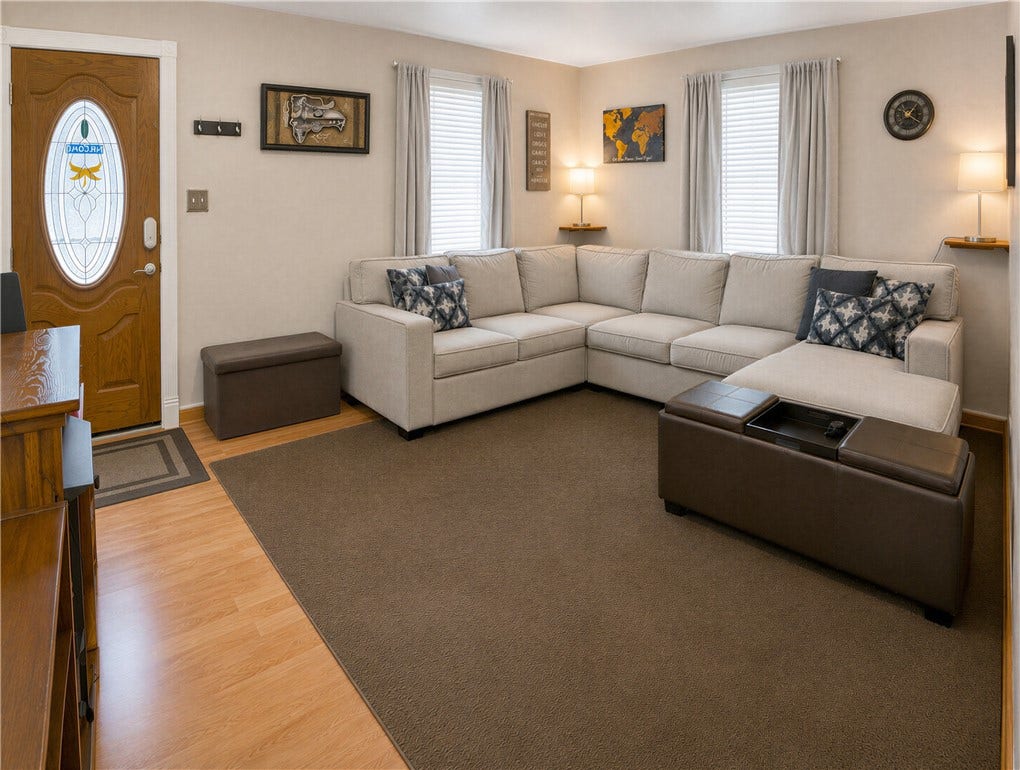 3618 Manuel St, Pittsburgh, PA 15214 Living room