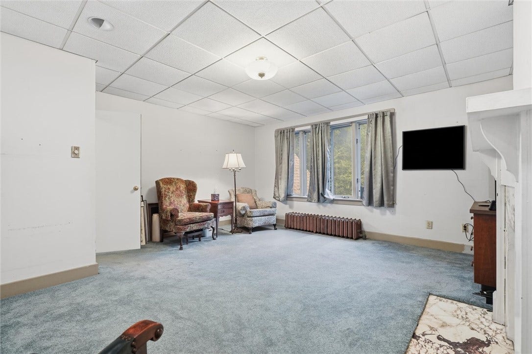 5847 Douglas St, Pittsburgh, PA 15217