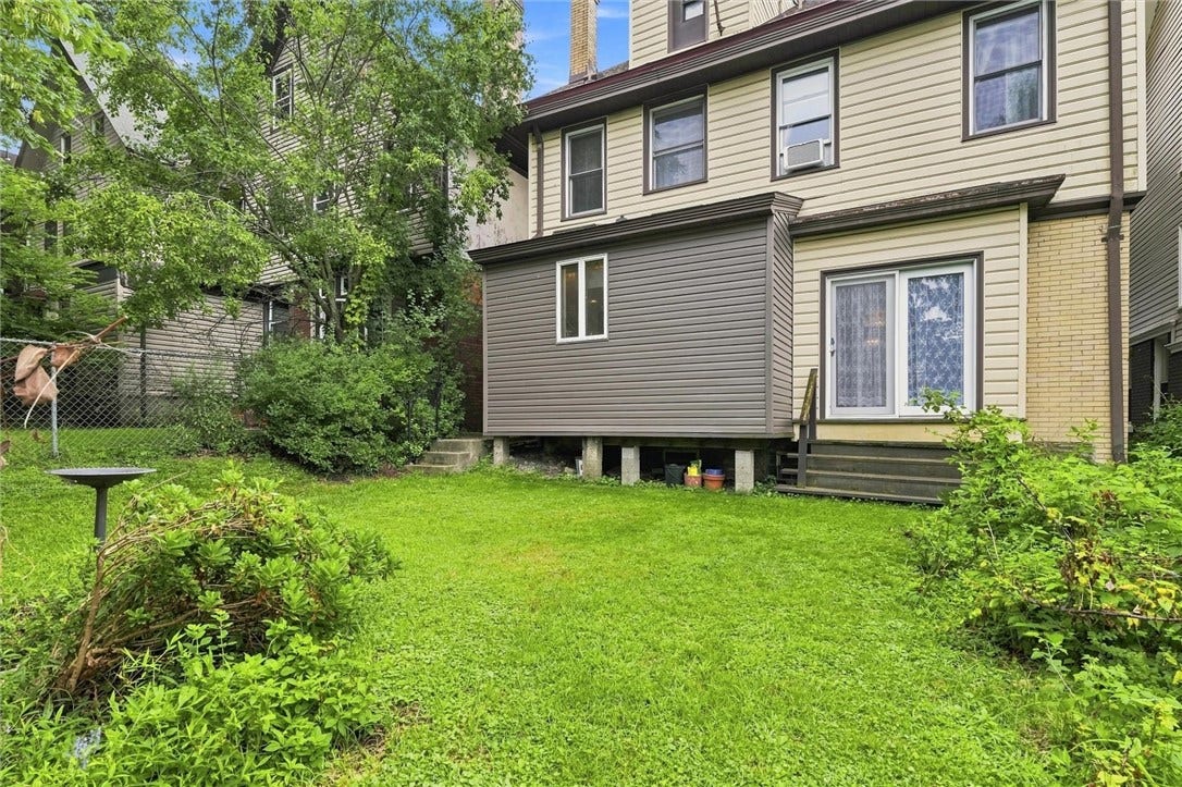 5847 Douglas St, Pittsburgh, PA 15217