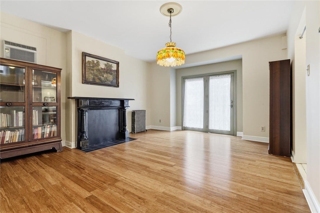 5847 Douglas St, Pittsburgh, PA 15217