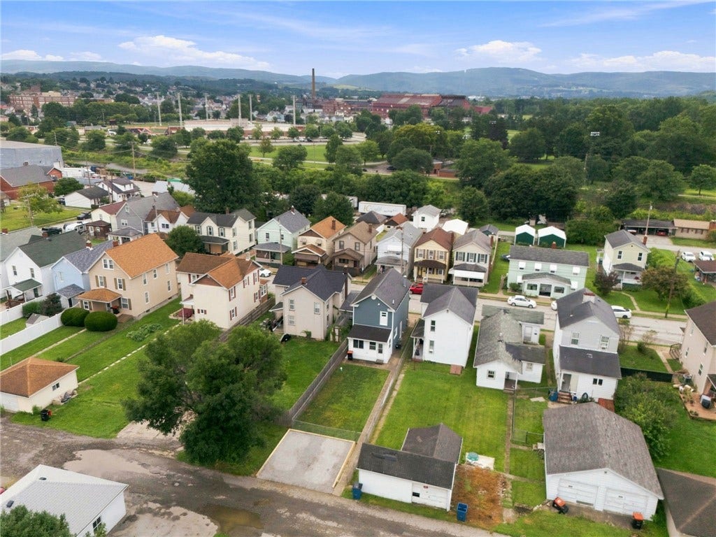 218 Loyalhanna Ave, Latrobe, PA 15650