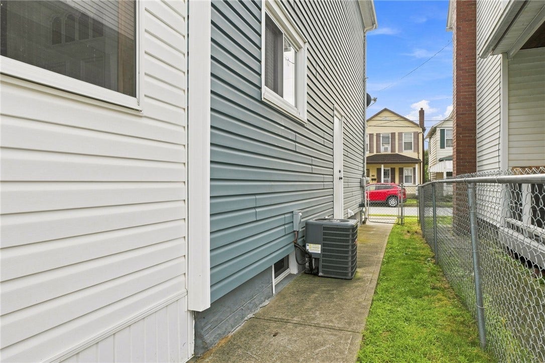 218 Loyalhanna Ave, Latrobe, PA 15650