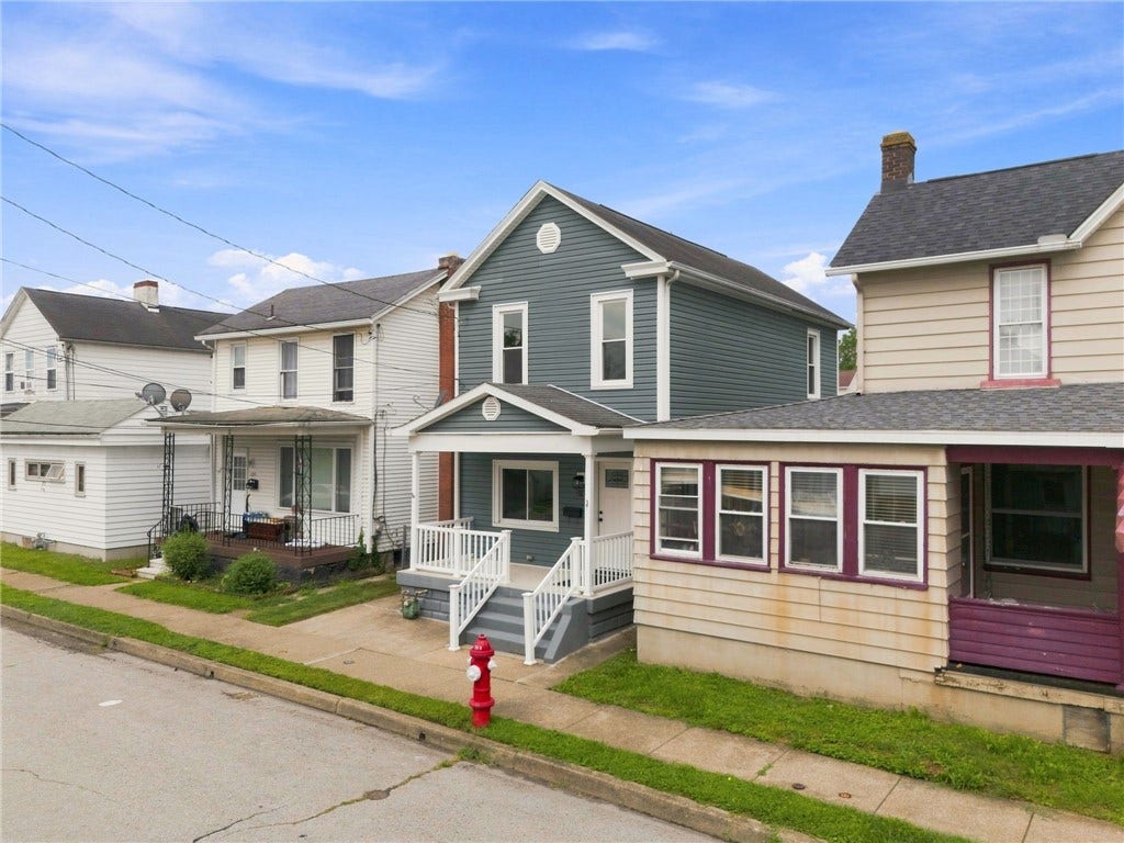 218 Loyalhanna Ave, Latrobe, PA 15650