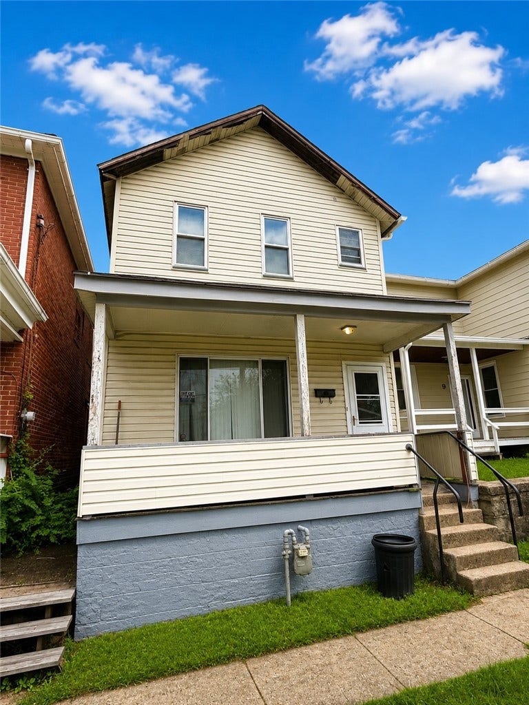 11 S 14th St, Jeannette, PA 15644