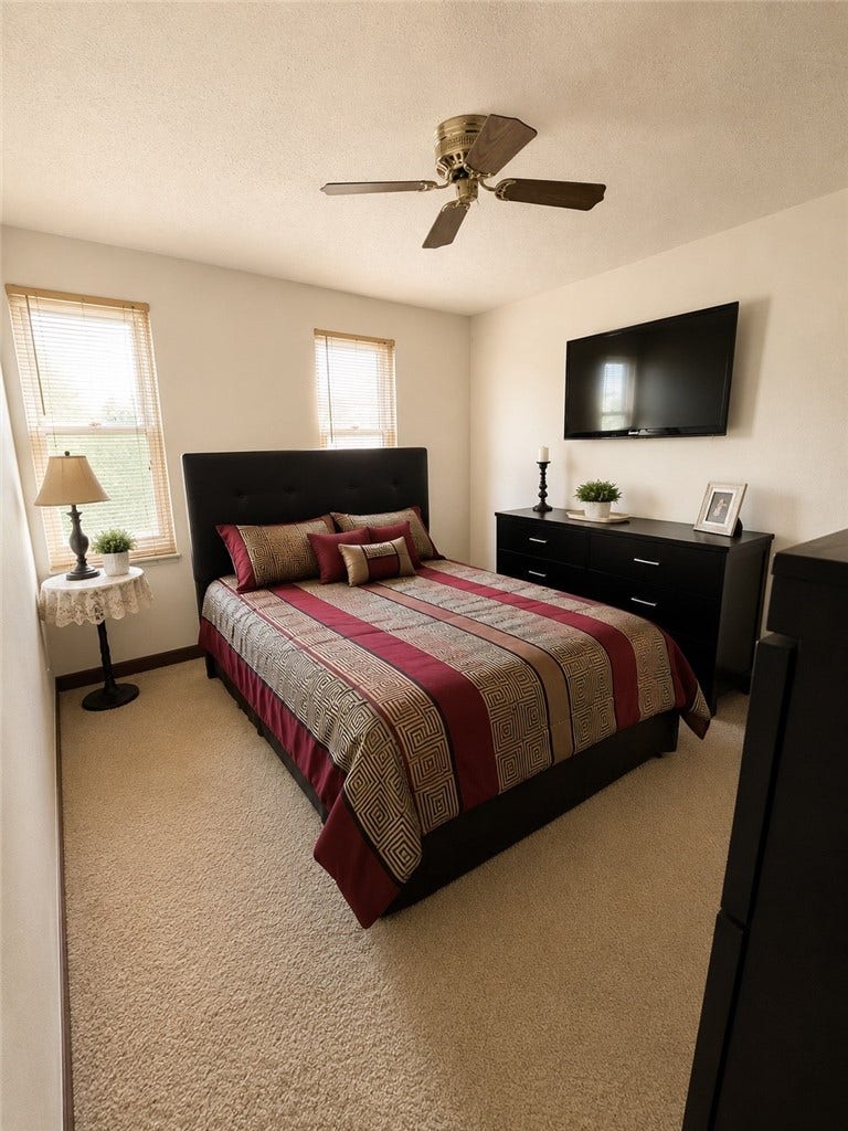 11 S 14th St, Jeannette, PA 15644