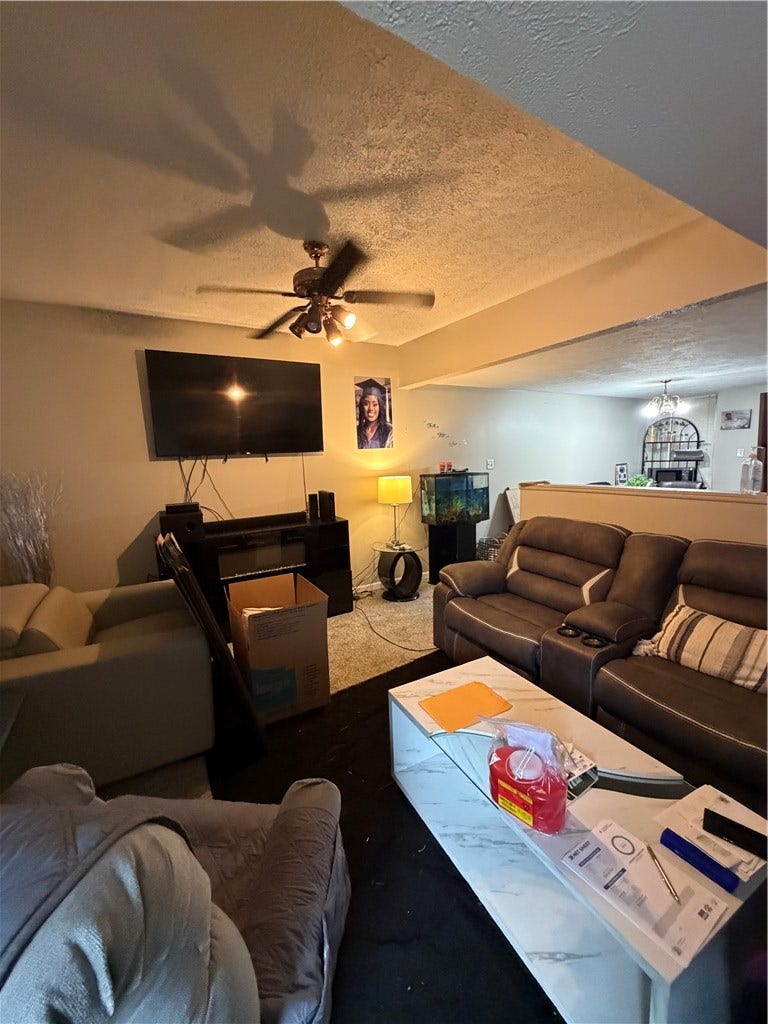 11 S 14th St, Jeannette, PA 15644