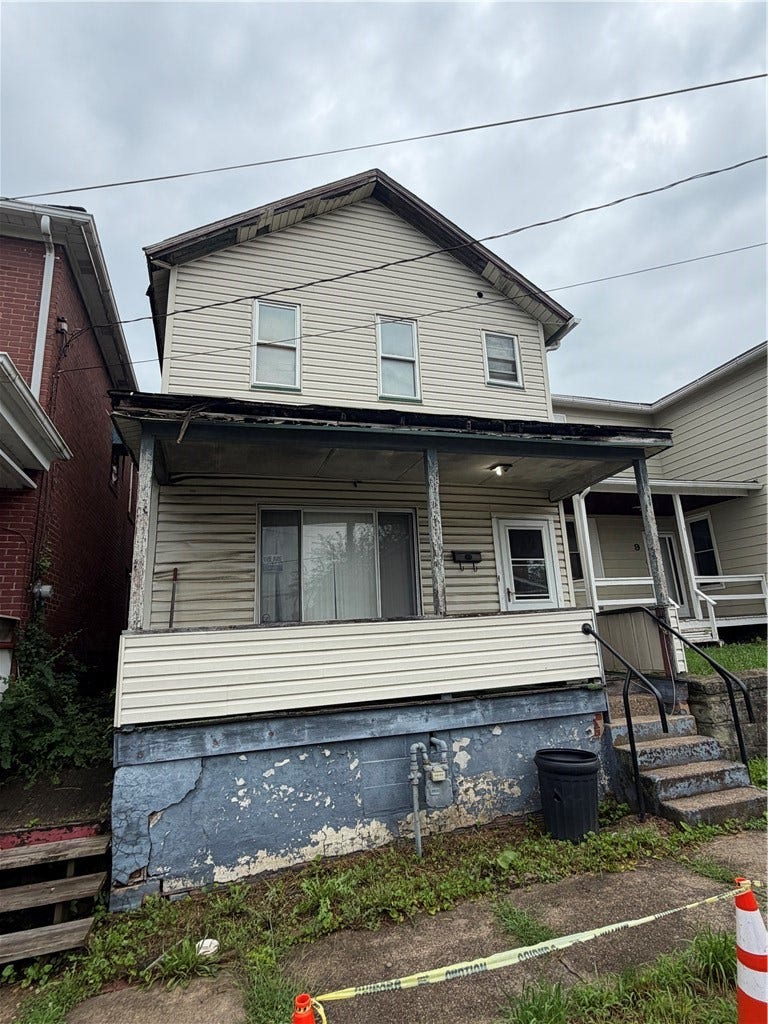 11 S 14th St, Jeannette, PA 15644