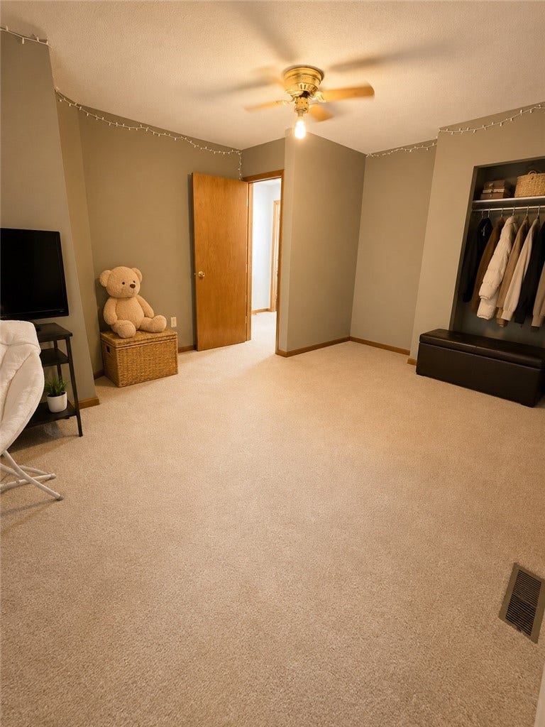 11 S 14th St, Jeannette, PA 15644
