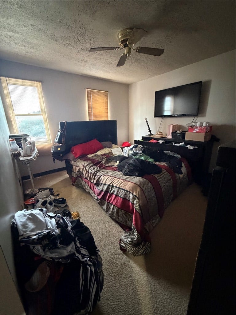 11 S 14th St, Jeannette, PA 15644