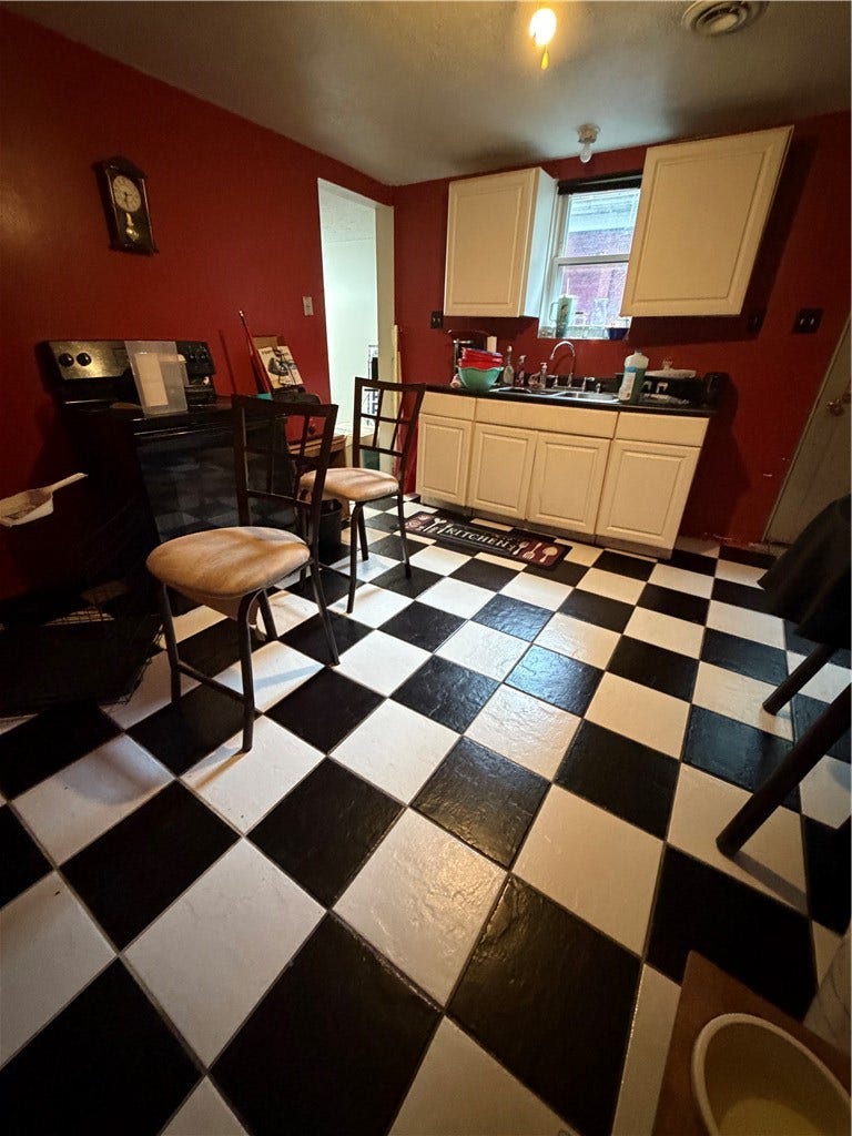 11 S 14th St, Jeannette, PA 15644