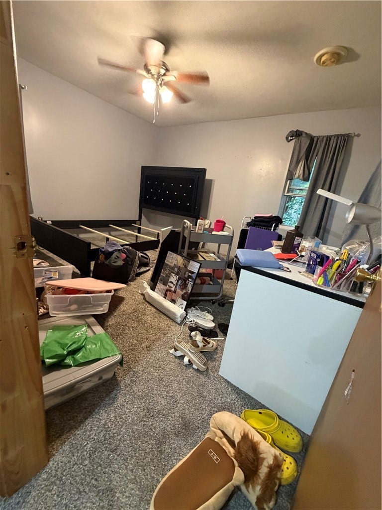 11 S 14th St, Jeannette, PA 15644