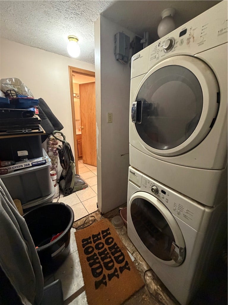 11 S 14th St, Jeannette, PA 15644