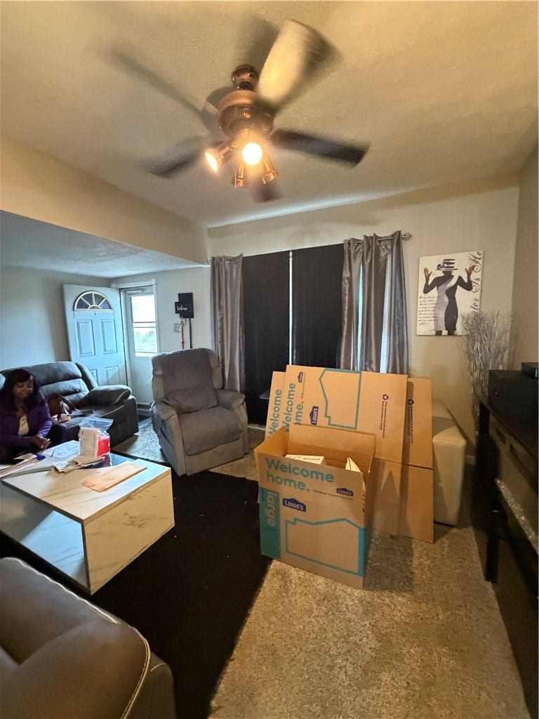 11 S 14th St, Jeannette, PA 15644