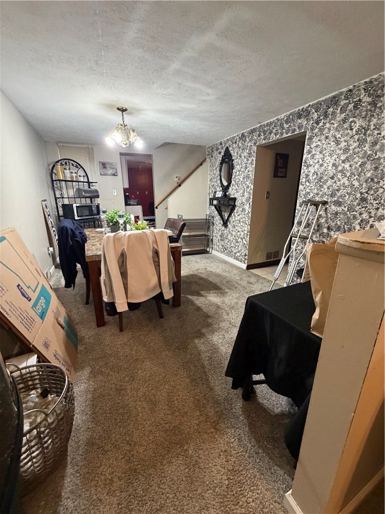11 S 14th St, Jeannette, PA 15644