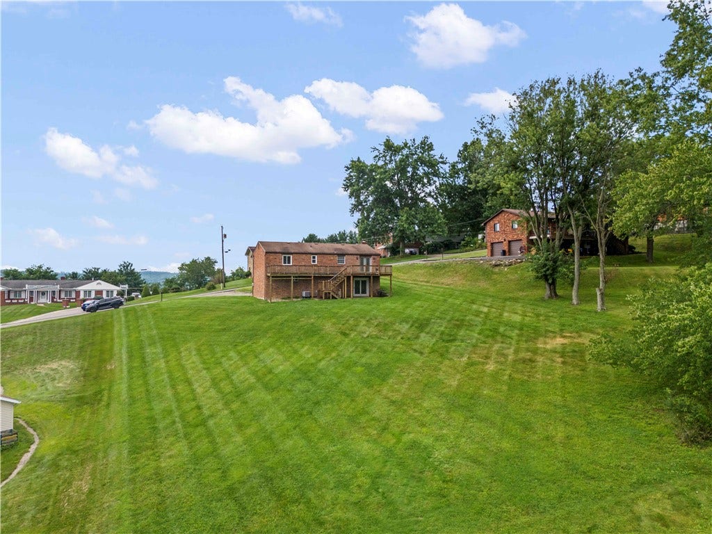 95 Milbeck Dr, Washington, PA 15301