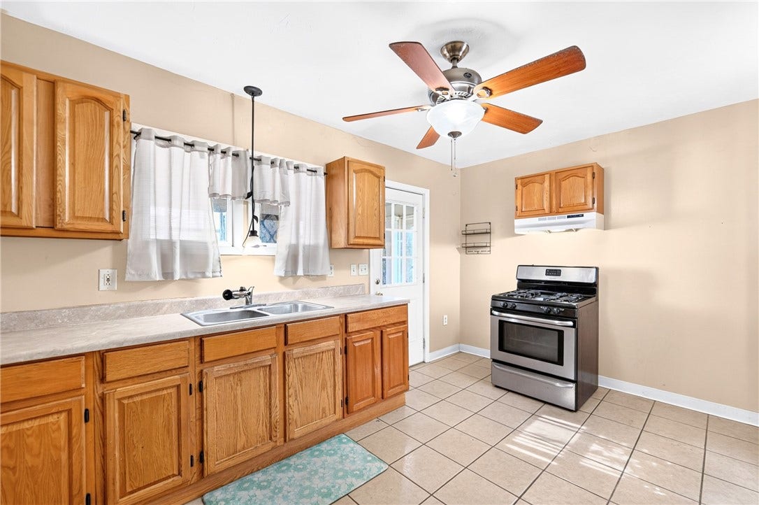 113 E Grant St, Latrobe, PA 15650 113 E Grant St, Latrobe, PA 15650