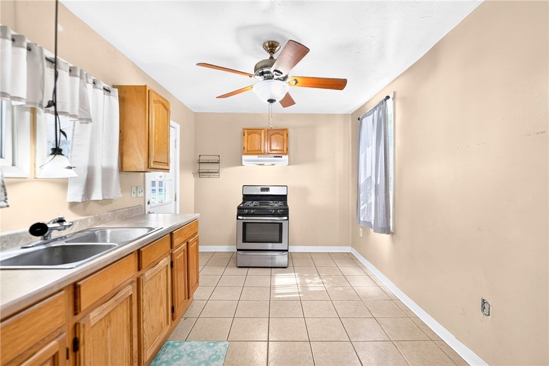 113 E Grant St, Latrobe, PA 15650 113 E Grant St, Latrobe, PA 15650