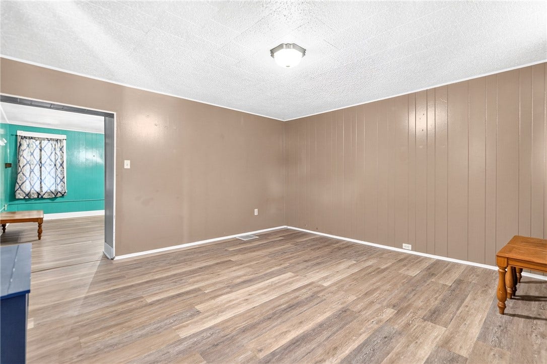 113 E Grant St, Latrobe, PA 15650 113 E Grant St, Latrobe, PA 15650