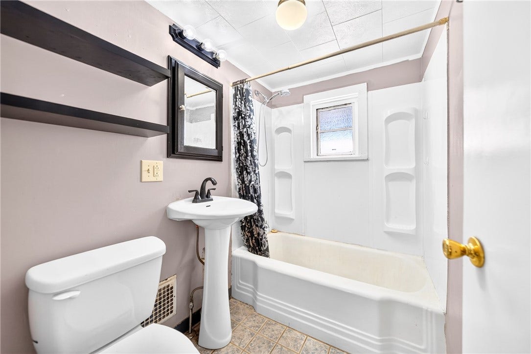 113 E Grant St, Latrobe, PA 15650 113 E Grant St, Latrobe, PA 15650