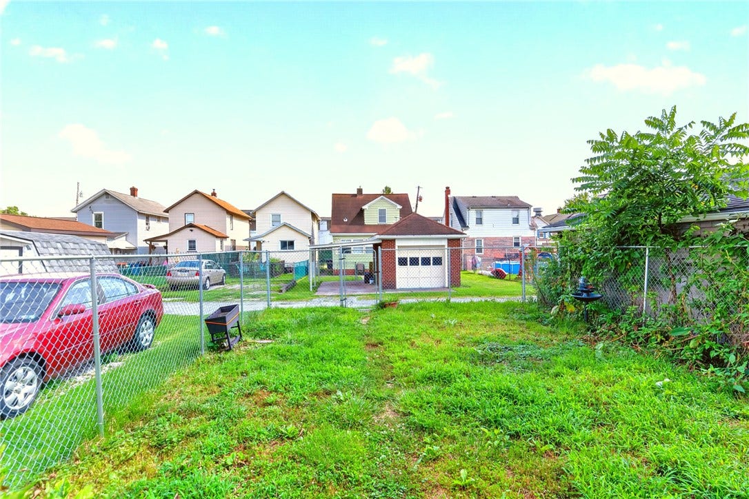 113 E Grant St, Latrobe, PA 15650 113 E Grant St, Latrobe, PA 15650