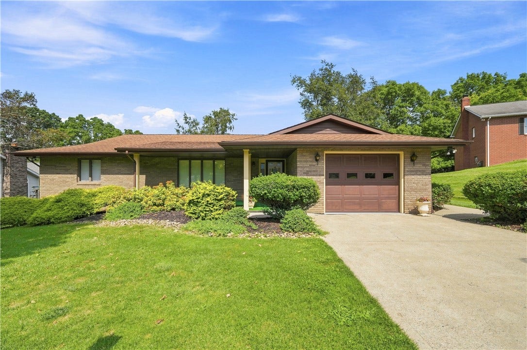 129 Chapel View Drive, Greensburg, PA 15601