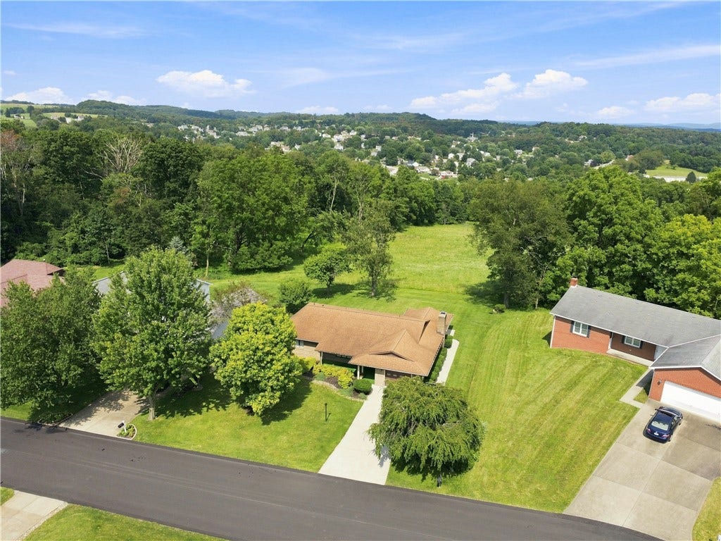 129 Chapel View Drive, Greensburg, PA 15601
