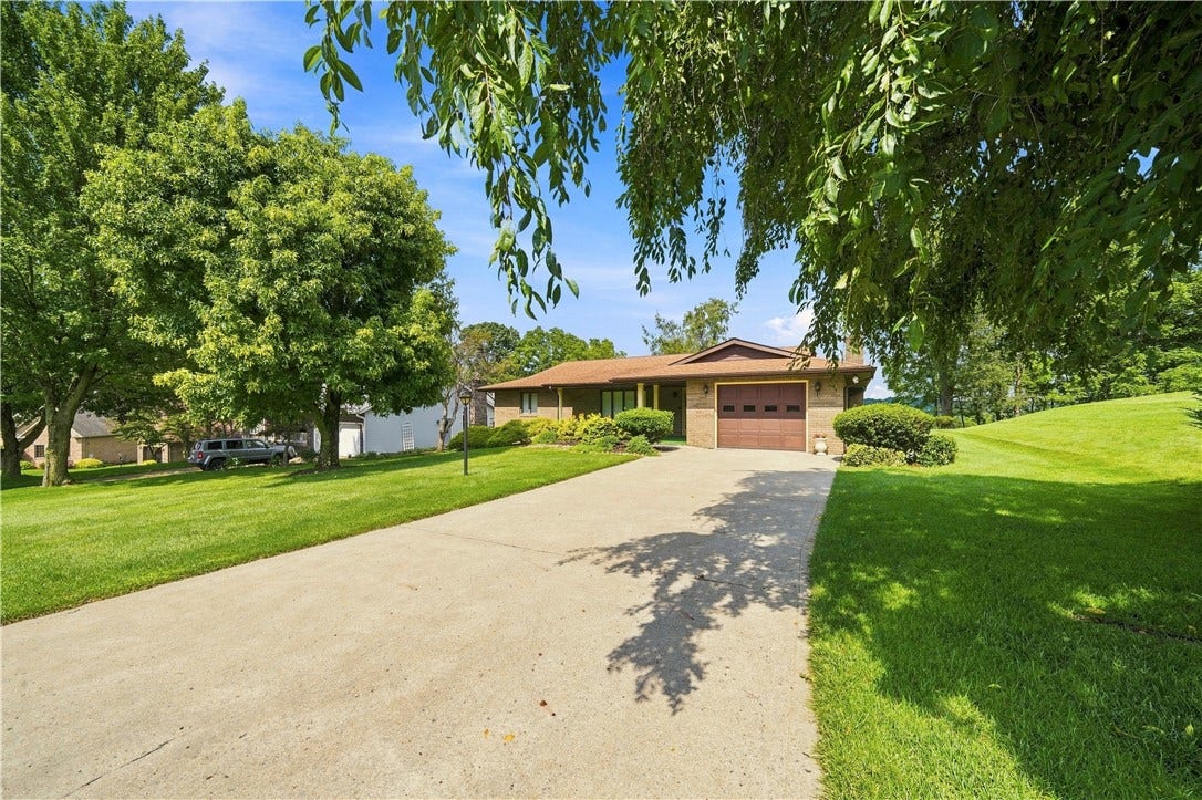 129 Chapel View Drive, Greensburg, PA 15601