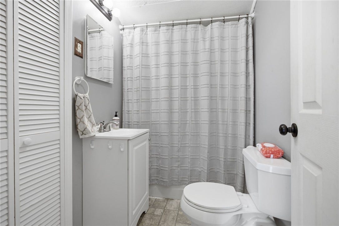 321 Cedar St, Jeannette, PA 15644