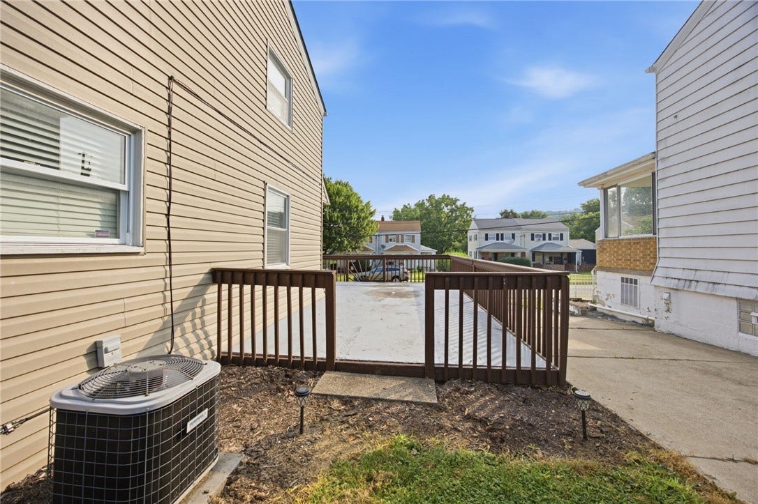 321 Cedar St, Jeannette, PA 15644