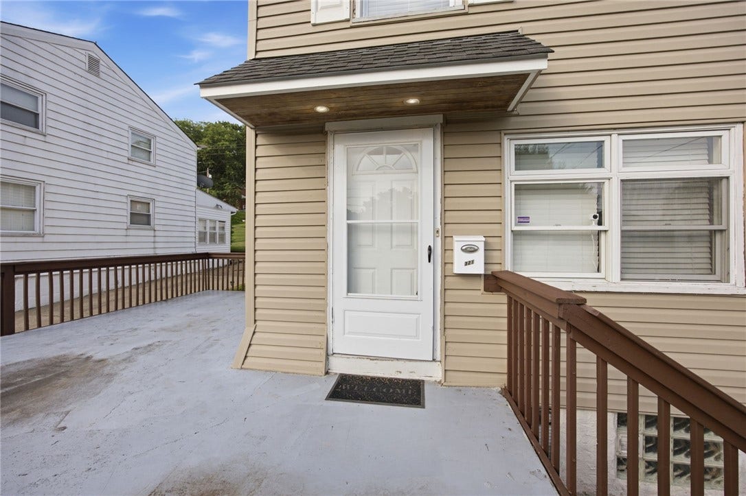 321 Cedar St, Jeannette, PA 15644