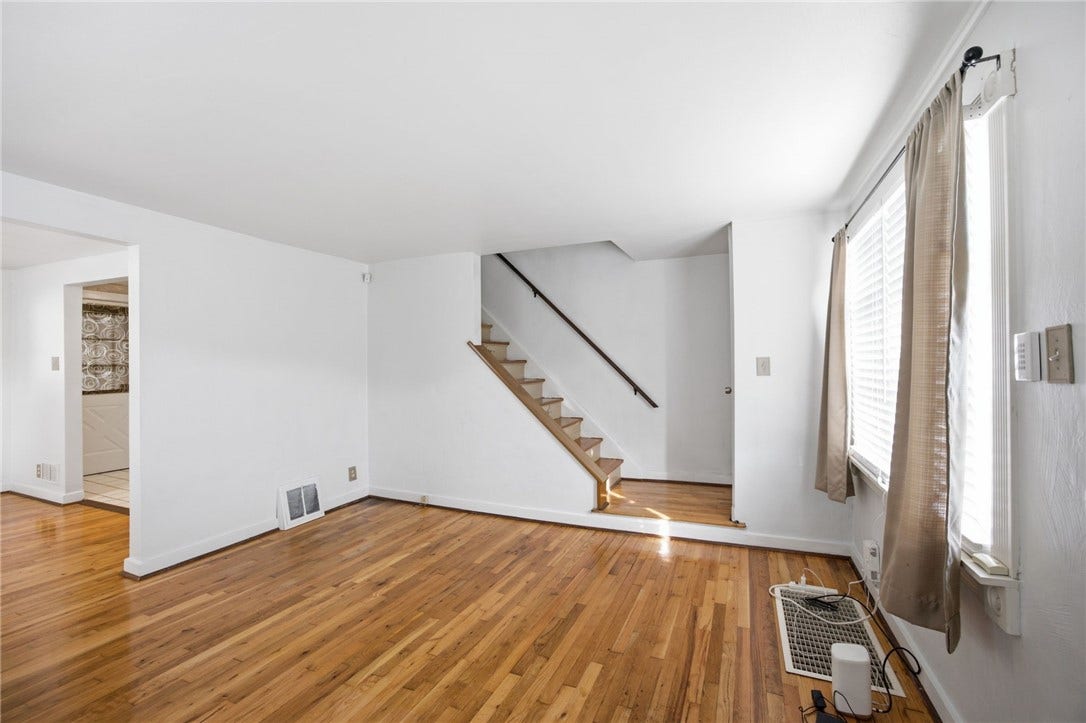 321 Cedar St, Jeannette, PA 15644