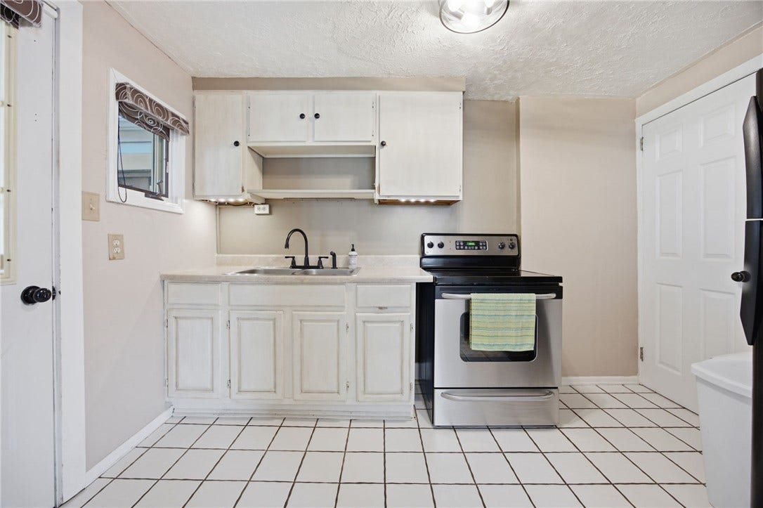 321 Cedar St, Jeannette, PA 15644