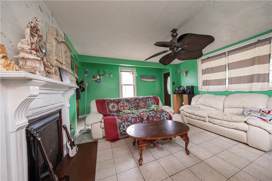 1362 E Maiden St, Washington, PA 15301