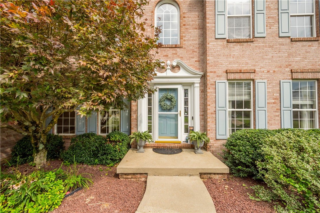 197 Valley View Dr, Belle Vernon, PA 15012