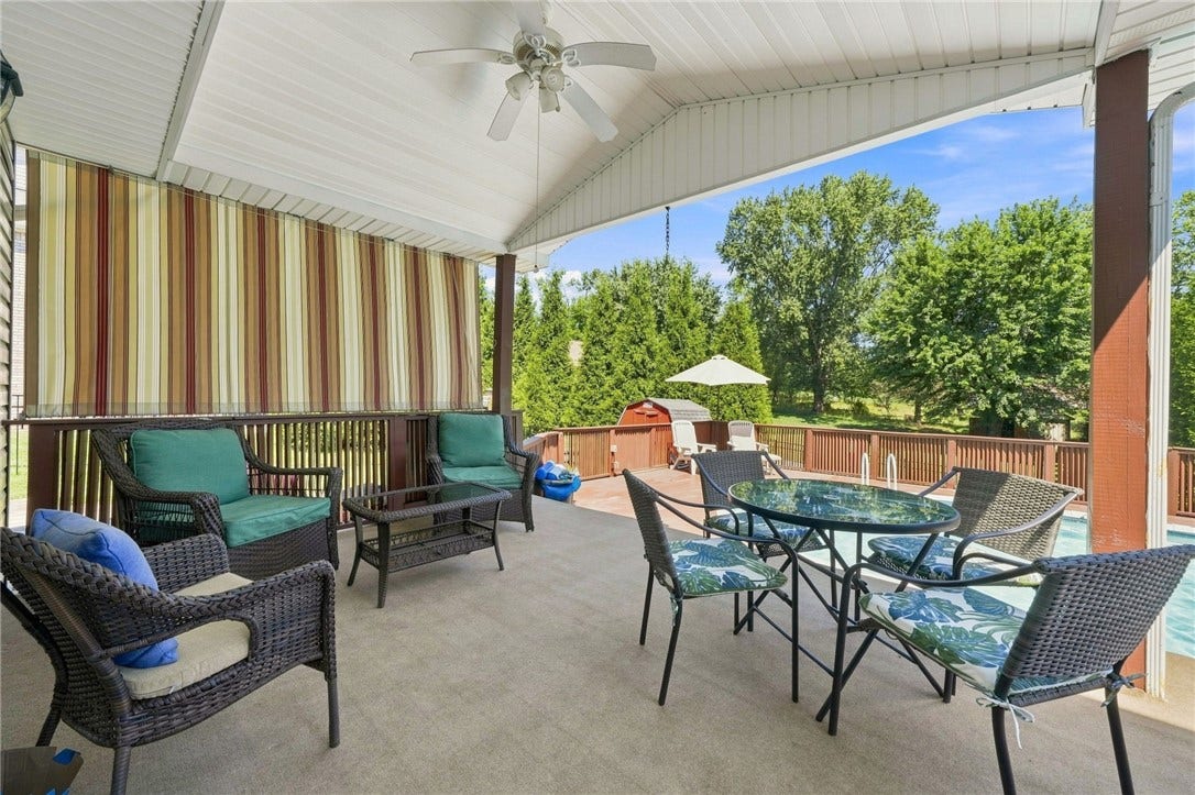104 Carmella Dr, Irwin, PA 15642